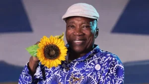 Milton Nascimento recebe alta após tratamento de pneumonia e retorna para casa