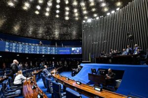 Senado aprova projeto que aumenta penas e criminaliza uso de IA para violência sexual contra crianças