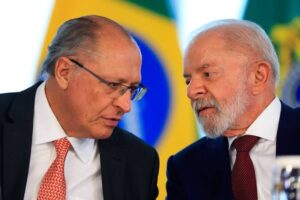 Lula critica interferência externa nas eleições e confirma Alckmin como vice na disputa pela reeleição