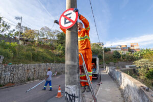 Sinalização viária do Jardim São Camilo é reforçada para ampliar a segurança no trânsito