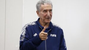 Parreira tem piora renal, volta a ser sedado e respira por aparelhos na UTI
