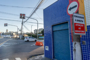 Prefeitura de Jundiaí implanta semáforo com seta na esquina das avenidas São João e Antônio Frederico Ozanam