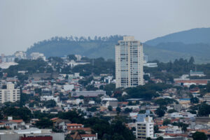 Frente fria provoca queda nas temperaturas e Defesa Civil orienta população sobre cuidados no inverno