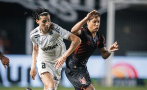 Santos perde para o Athletico-PR na Vila e retorna à zona de rebaixamento