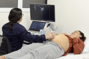 Gestantes vivem emoção da realização do ultrassom no Hospital e Maternidade
