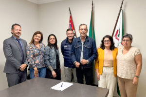 Prefeito assina Projeto de Lei que garante enquadramento dos educadores no Plano do Magistério