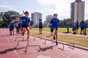 Crianças aprendem e se divertem no programa Escola de Esporte, da Prefeitura de Jundiaí