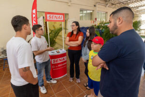Feira de Profissões no Ivoturucaia abre o Mês da Juventude aproximando jovens de oportunidades