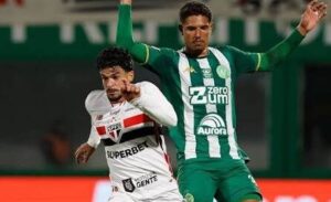 São Paulo perde para a lanterna Chapecoense e se aproxima da zona de rebaixamento