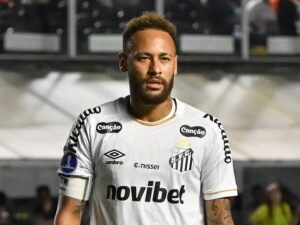 Santos confirma viagem de Neymar nesta terça; camisa 10 fica à disposição contra o Remo