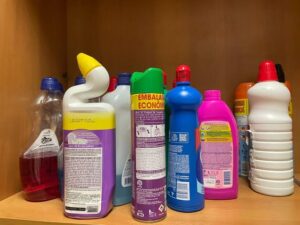 Dicas de limpeza viralizadas: o que funciona e o que é mito