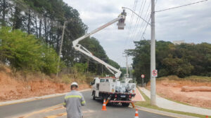 Ruas e avenidas de mais de 20 bairros de Jundiaí começam a receber implantações de luminárias com tecnologia LED