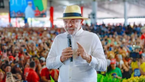 Lula lança candidatura à reeleição, diz que não quer ser presidente do Bolsa Família e promete disputa por emendas parlamentares
