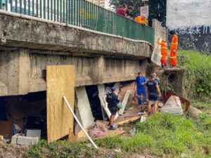 Ação do Núcleo de Ordem Urbana na Vila Argos recolhe materiais inservíveis e combate ocupação irregular de área pública
