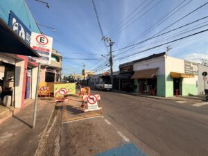 Rua Boaventura Pereira Neto, no bairro Ponte São João, é interditada para obra de drenagem