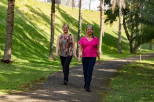 Parque Morada das Vinhas recebe melhorias em quadra, banheiros, iluminação e áreas de convivência