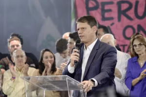 Tarcísio recua sobre gesto pró-Trump, reafirma confiança nas urnas e comenta cenário político