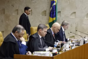 Fim do foro especial volta ao debate no Congresso em meio à crise envolvendo o STF