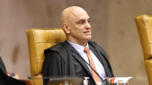 Moraes pede a Fachin acesso a dados sigilosos sobre pagamentos do Banco Master