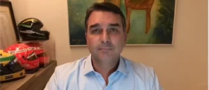 Flávio Bolsonaro nega ajuda dos EUA após documento de Trump citar eleições brasileiras