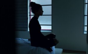 Setembro Amarelo: os impactos silenciosos de relacionamentos abusivos na saúde mental da mulher