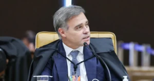 Mendonça determina afastamento do comando da PF em meio à crise com Moraes