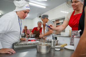 Panetone, sobremesas e artesanato estão entre os cursos gratuitos do Fundo Social em outubro
