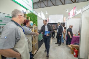 FENS nos Bairros movimenta R$ 130 mil e recebe cerca de 2 mil pessoas nas regiões norte e noroeste