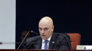 Mensagens indicam que Vorcaro perguntou a Moraes se deveria deixar o país antes de ser preso