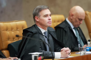 Mendonça pede arquivamento de investigação e questiona procedimento adotado por Moraes