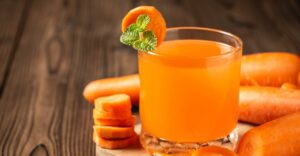 Suco de cenoura, pepino e limão reduz gordura no fígado? Entenda a verdade