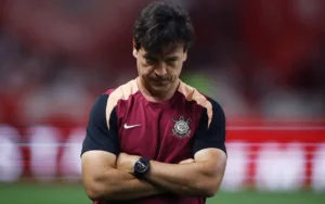 Corinthians demite Fernando Diniz após sétima derrota seguida no Brasileiro