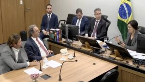 Defesa de Vorcaro aponta possíveis alterações em celular apreendido e questiona provas da investigação