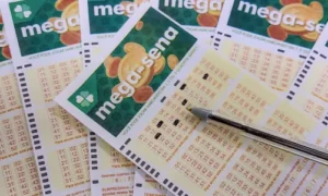 Mega-Sena acumula e prêmio pode chegar a R$ 300 milhões na segunda-feira (26)