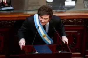 Com regras mais duras de Milei, cresce número de estrangeiros barrados na Argentina