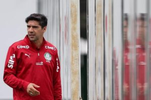 Abel prepara mudanças no Palmeiras para enfrentar o Bragantino após classificação na Libertadores