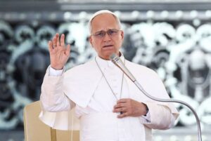 Papa Leão XIV recebe diagnóstico de câncer de pulmão após cirurgia em Roma