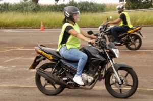 Treinamento para motociclistas exclusivo para mulheres é remarcado para 31 de outubro