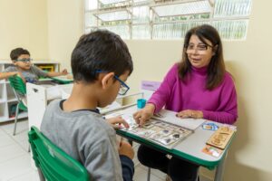 No Dia dos Professores, profissionais destacam a importância do acolhimento, da escuta e da inclusão na aprendizagem