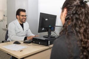 NIS amplia oferta de consultas em mais de 120%, moderniza atendimento com avisos pelo WhatsApp e aposta em informatização para agilizar acesso às especialidades